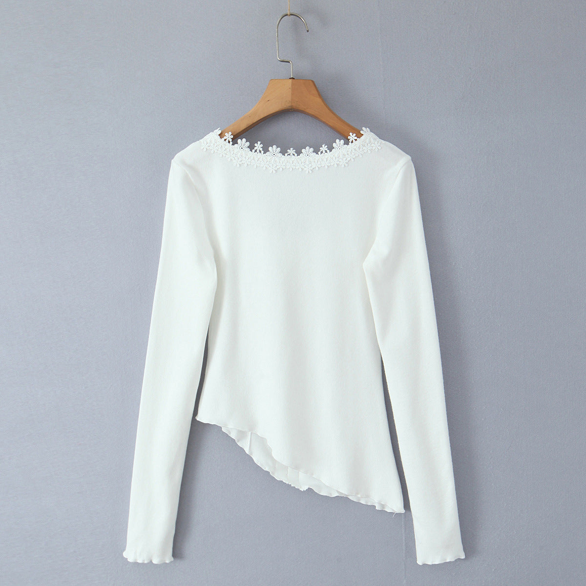 V-neck lace slim top