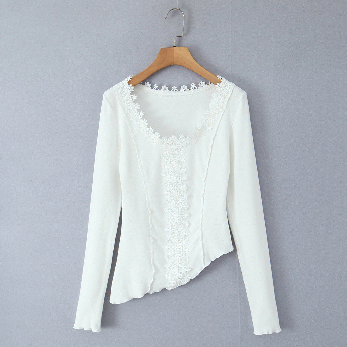V-neck lace slim top