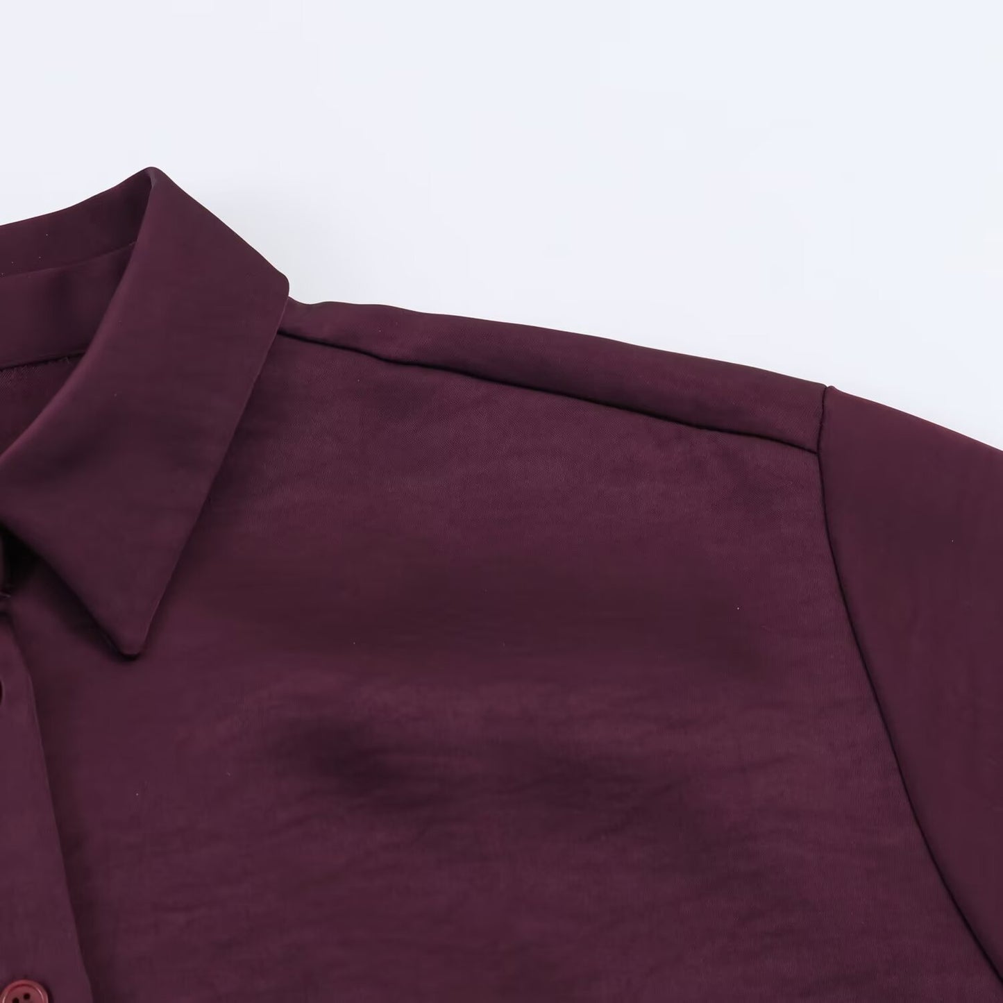 Balloon shaped silk textured shirt