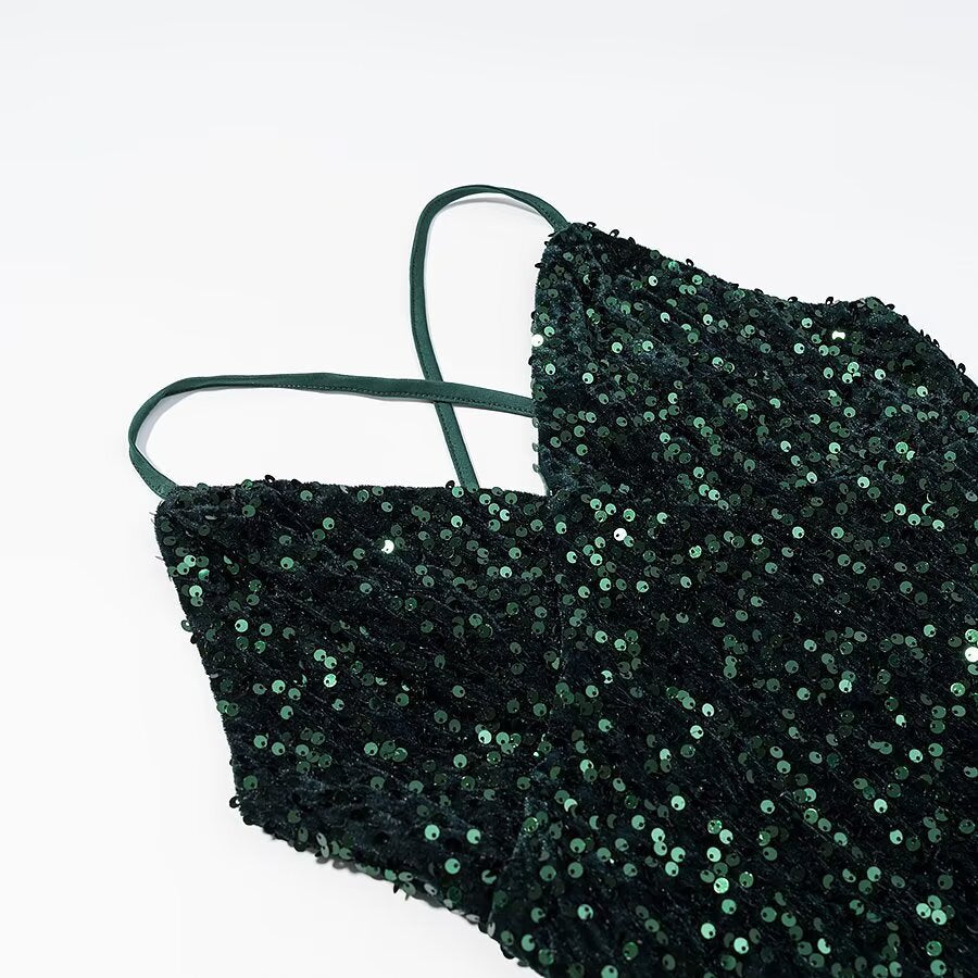 Backless three-dimensional cut camisole dress