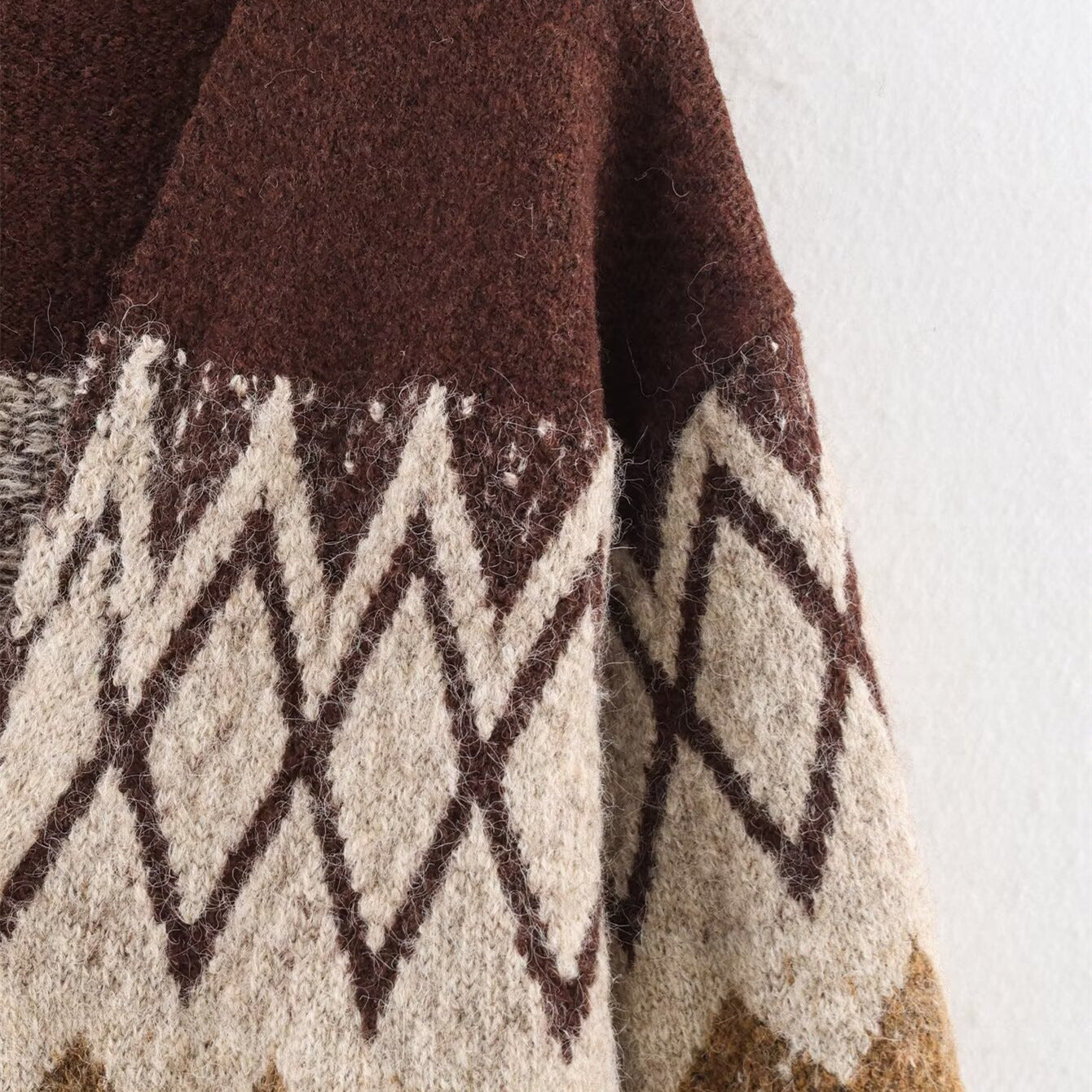 Vintage style V-neck jacquard knit jacket with waistband